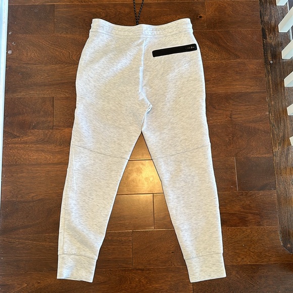 American Eagle Brand New Never Worn Gray Colored Jogger Sweatpants Adult Medium - Picture 2 of 2